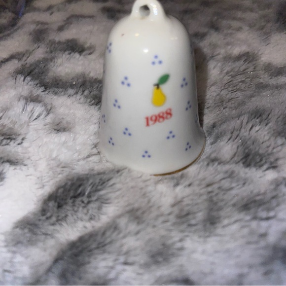 LVC Mini Bell Ornament - Picture 1 of 7